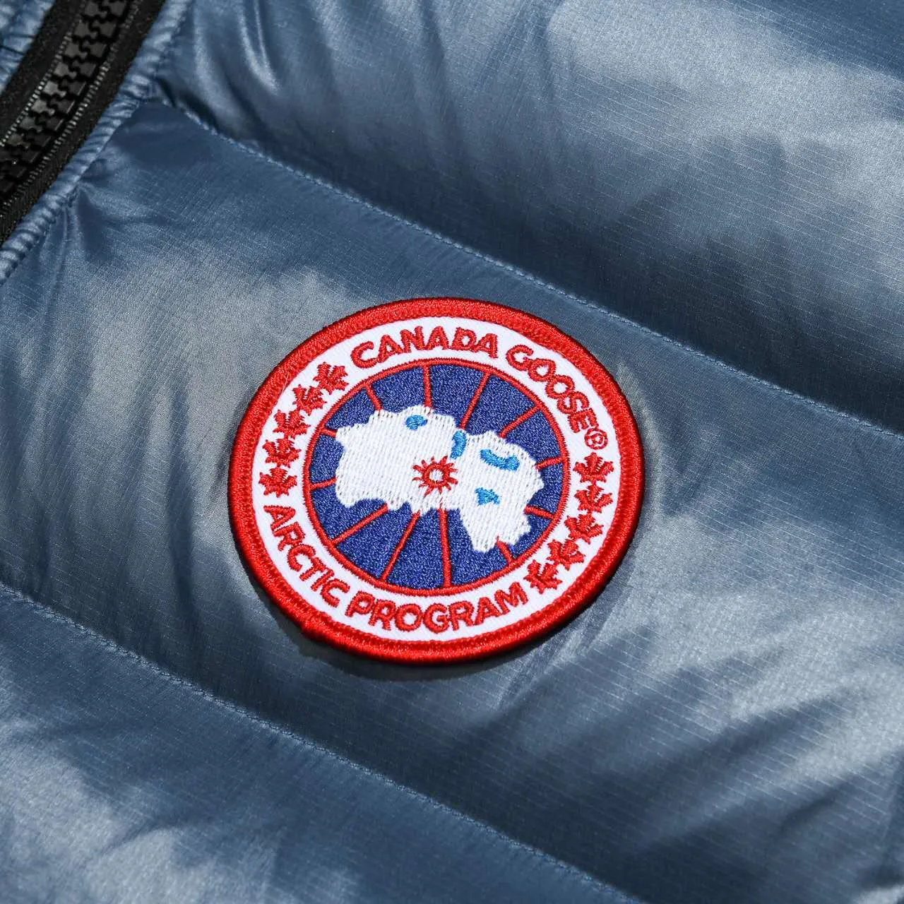 P500 Canadian brand CanadaGoose men's and women's CROFTON lightweight down vest 2229M DWR water repellent treatment WindWall windproof fabric 700 fleece filling original mold opening details one to one production The upper body effect is stunning Exclusively available on the Xiaohongshu purchasing platform The highest version on the market Size: XS S M L XL XXL